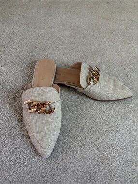 Pointed Linen-Texture Chain-Trim Mules — Cream
